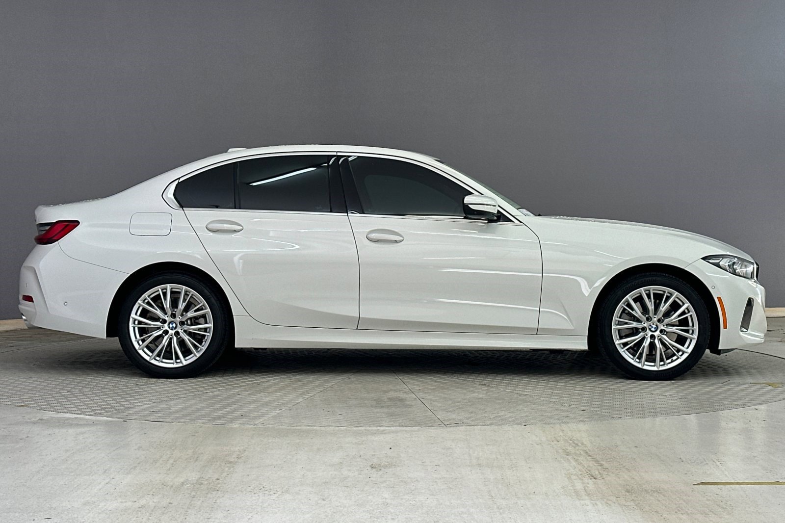 Certified 2024 BMW 330i Sedan w/ Convenience Package image 7