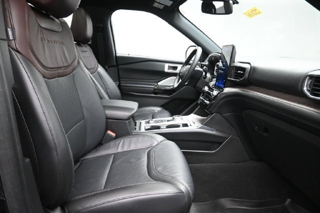Used 2023 Ford Explorer Platinum w/ Technology Package AWD/4WD image 29