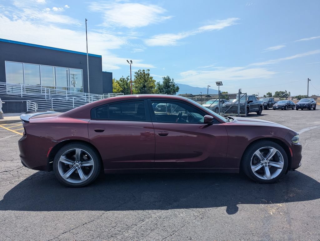 Used 2017 Dodge Charger SE RWD image 2