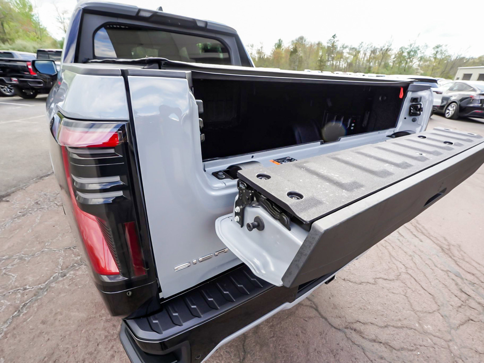 Used 2024 GMC Sierra EV Denali image 53