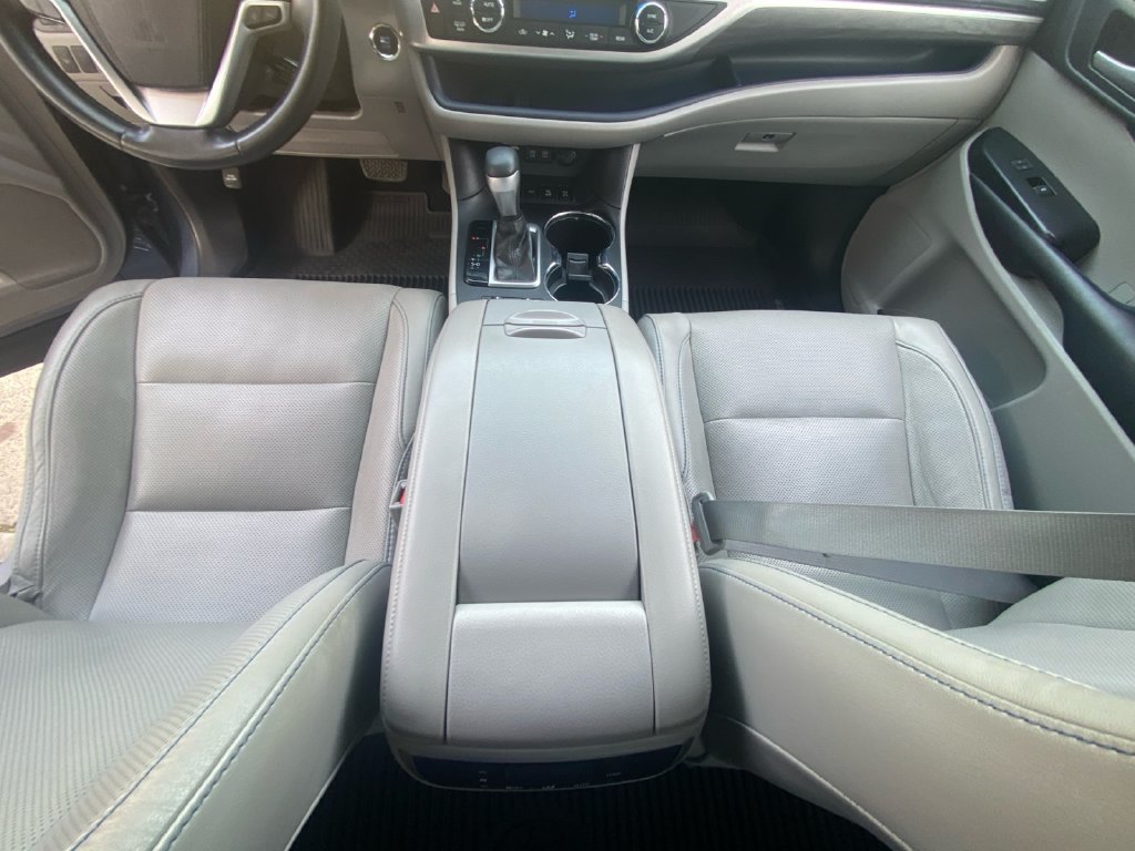 Used 2017 Toyota Highlander Limited AWD/4WD image 11