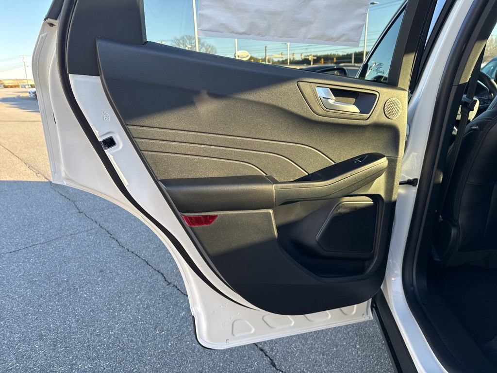 New 2025 Ford Escape SE w/ PHEV Premium Package FWD image 16