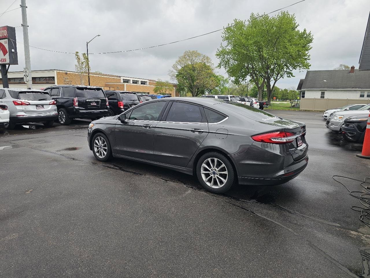 Used 2017 Ford Fusion SE FWD image 7