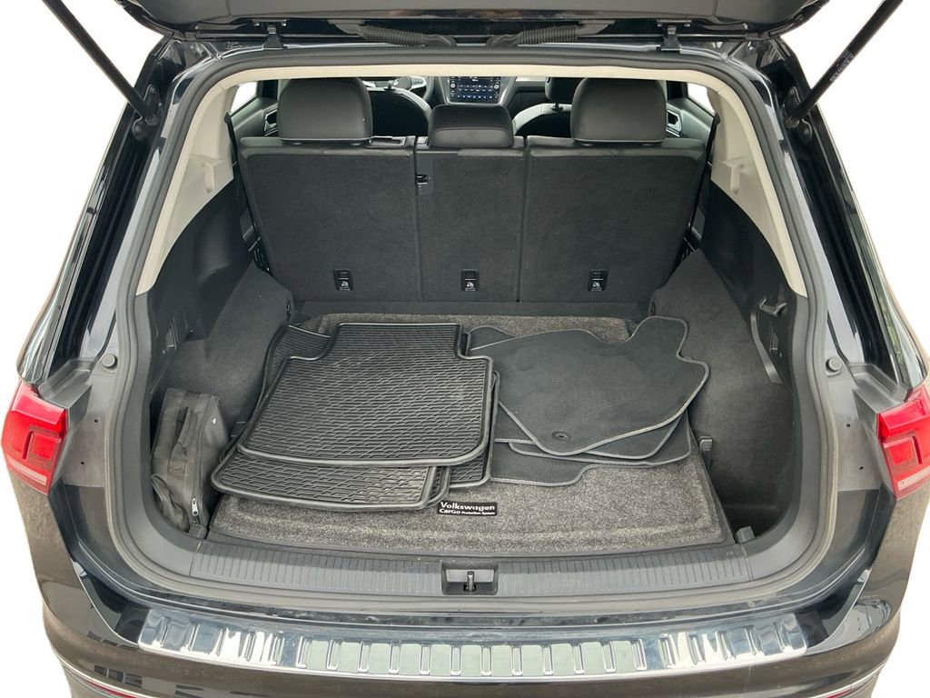 Used 2023 Volkswagen Tiguan SE w/ Panoramic Sunroof Package image 24