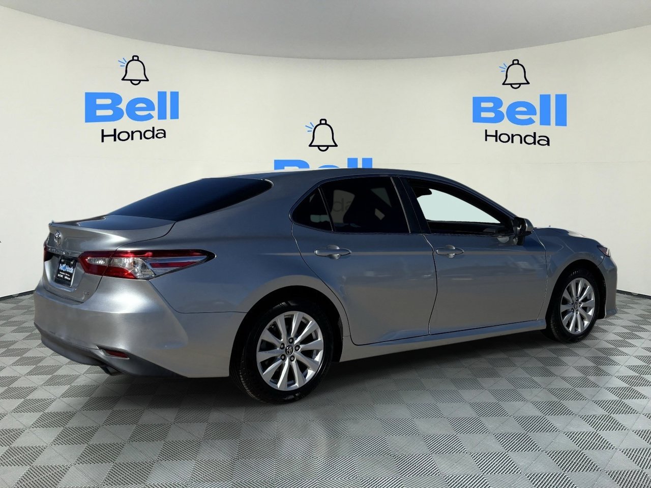 Used 2018 Toyota Camry LE FWD image 4