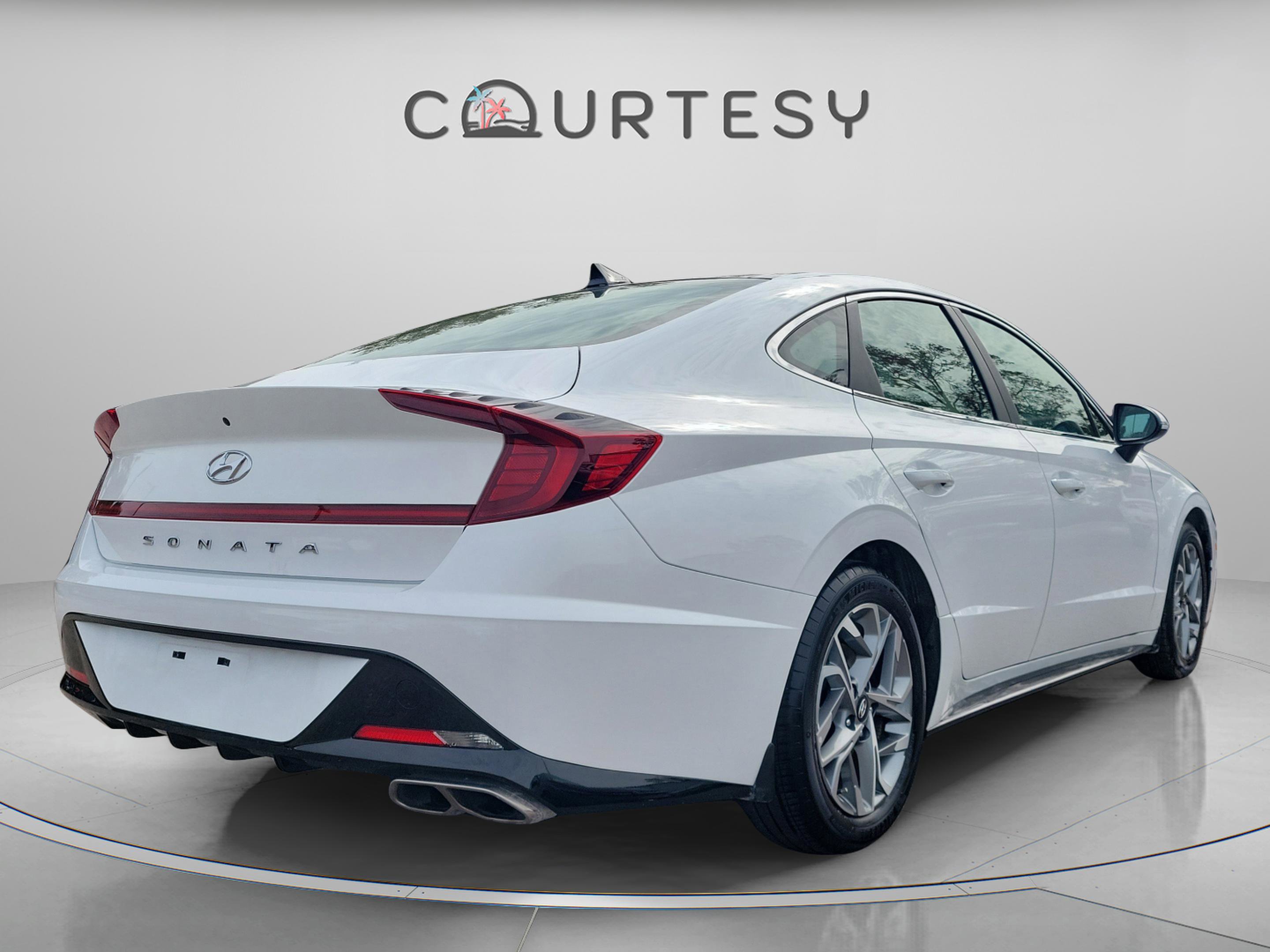 Used 2023 Hyundai Sonata SEL w/ Convenience Package image 3