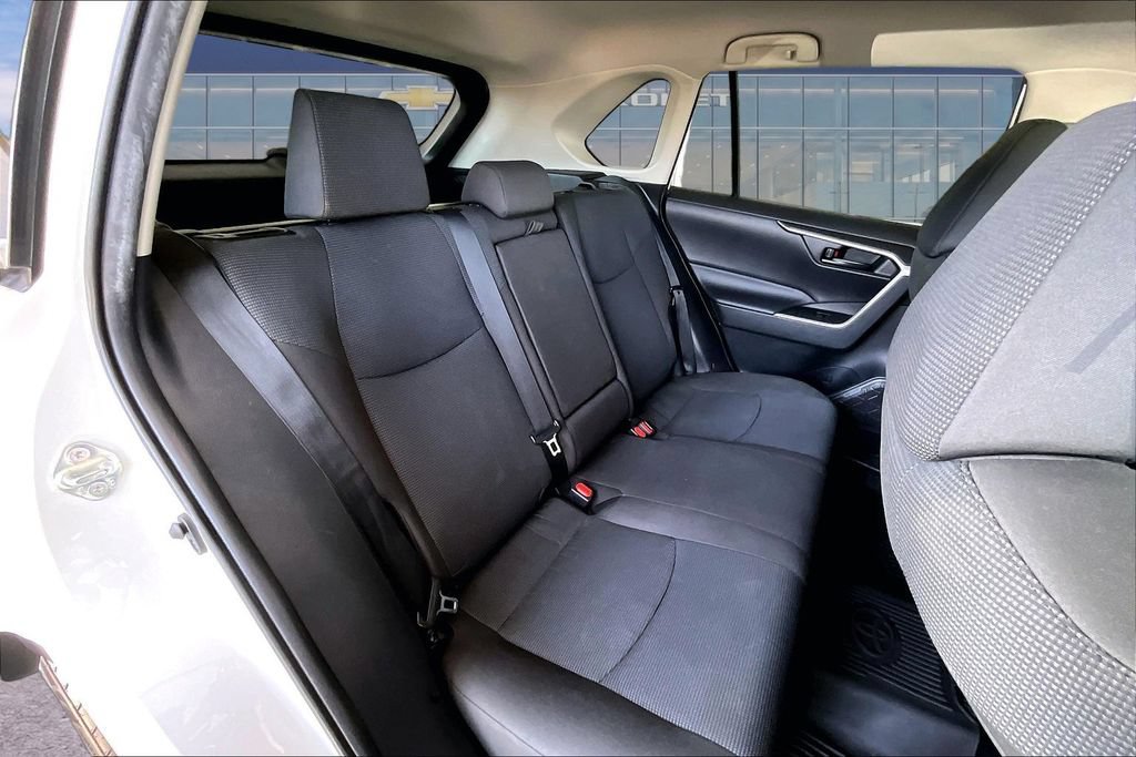 Used 2021 Toyota RAV4 LE FWD image 19
