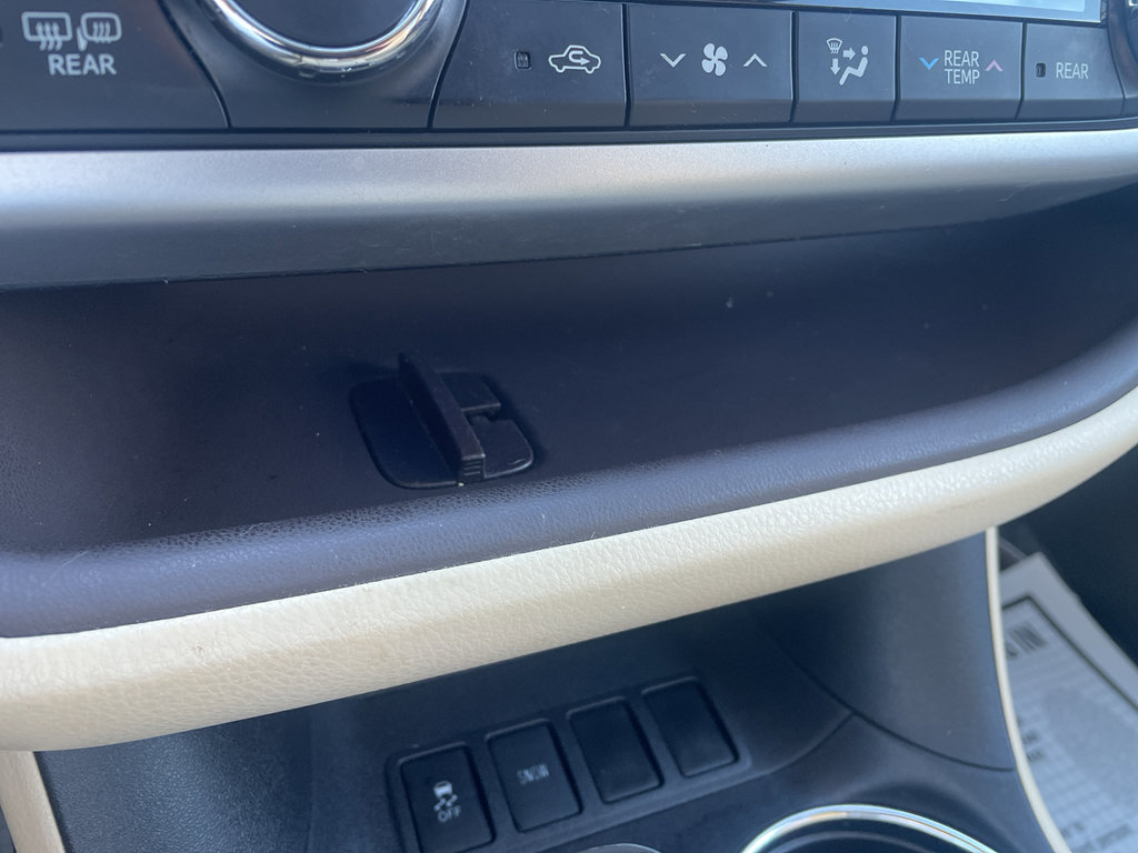 Used 2014 Toyota Highlander Limited image 37