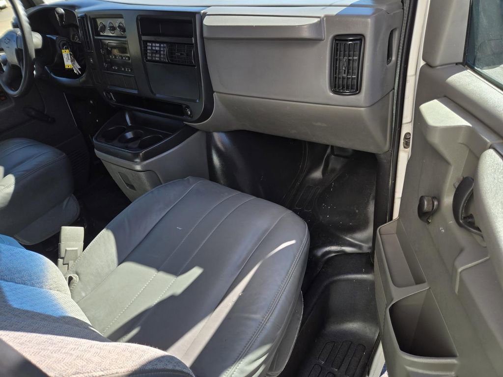 Used 2005 Chevrolet Express 3500 image 7