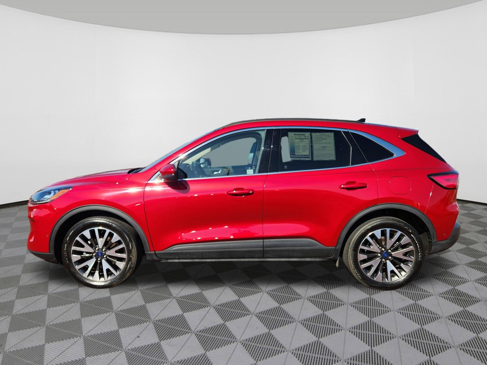 Used 2020 Ford Escape Titanium image 5