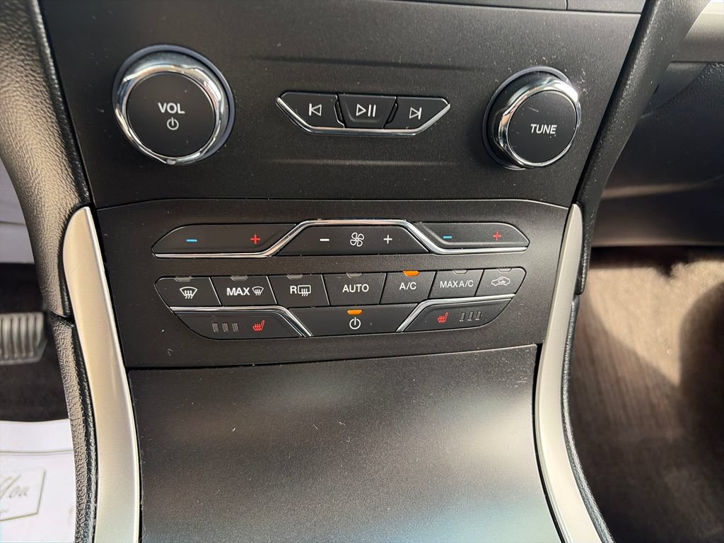 Used 2019 Ford Edge SEL w/ Equipment Group 201A AWD/4WD image 22