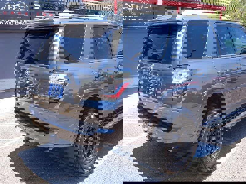 Used 2018 Toyota 4Runner SR5 Premium image 9