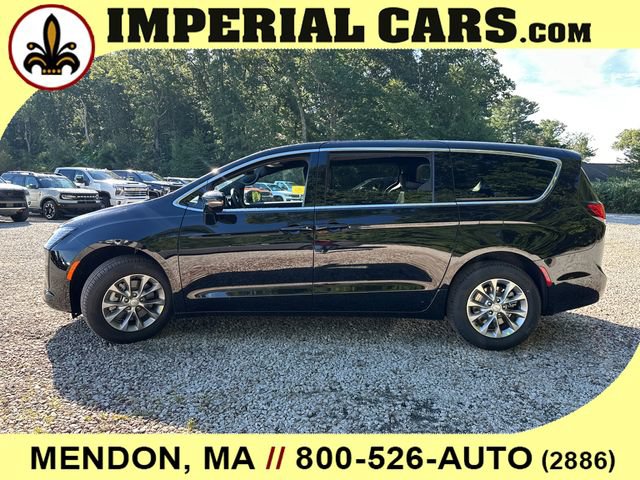 New 2027 Chrysler Pacifica Select AWD/4WD image 6