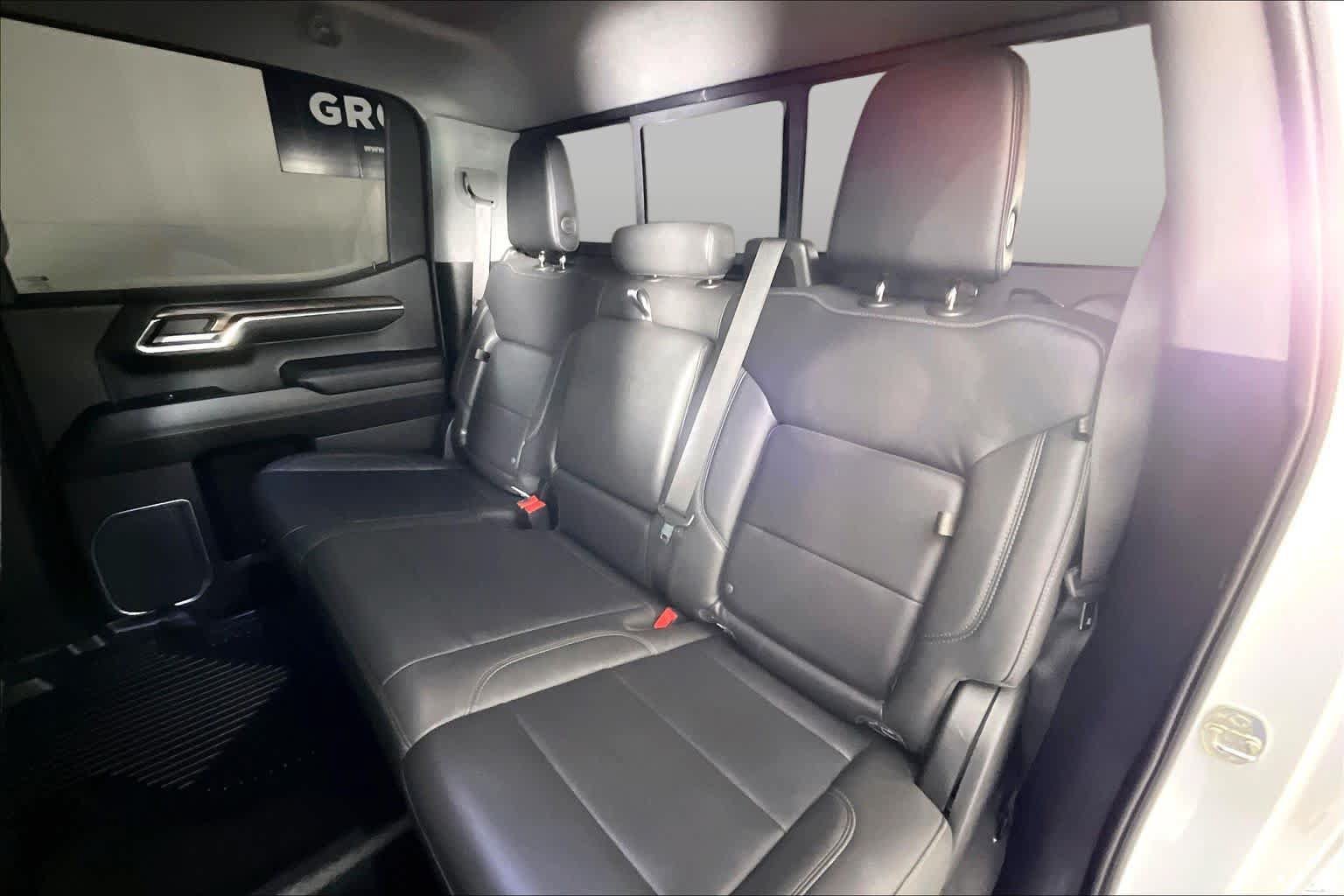 Used 2022 GMC Sierra 1500 SLT w/ SLT Convenience Package AWD/4WD image 18