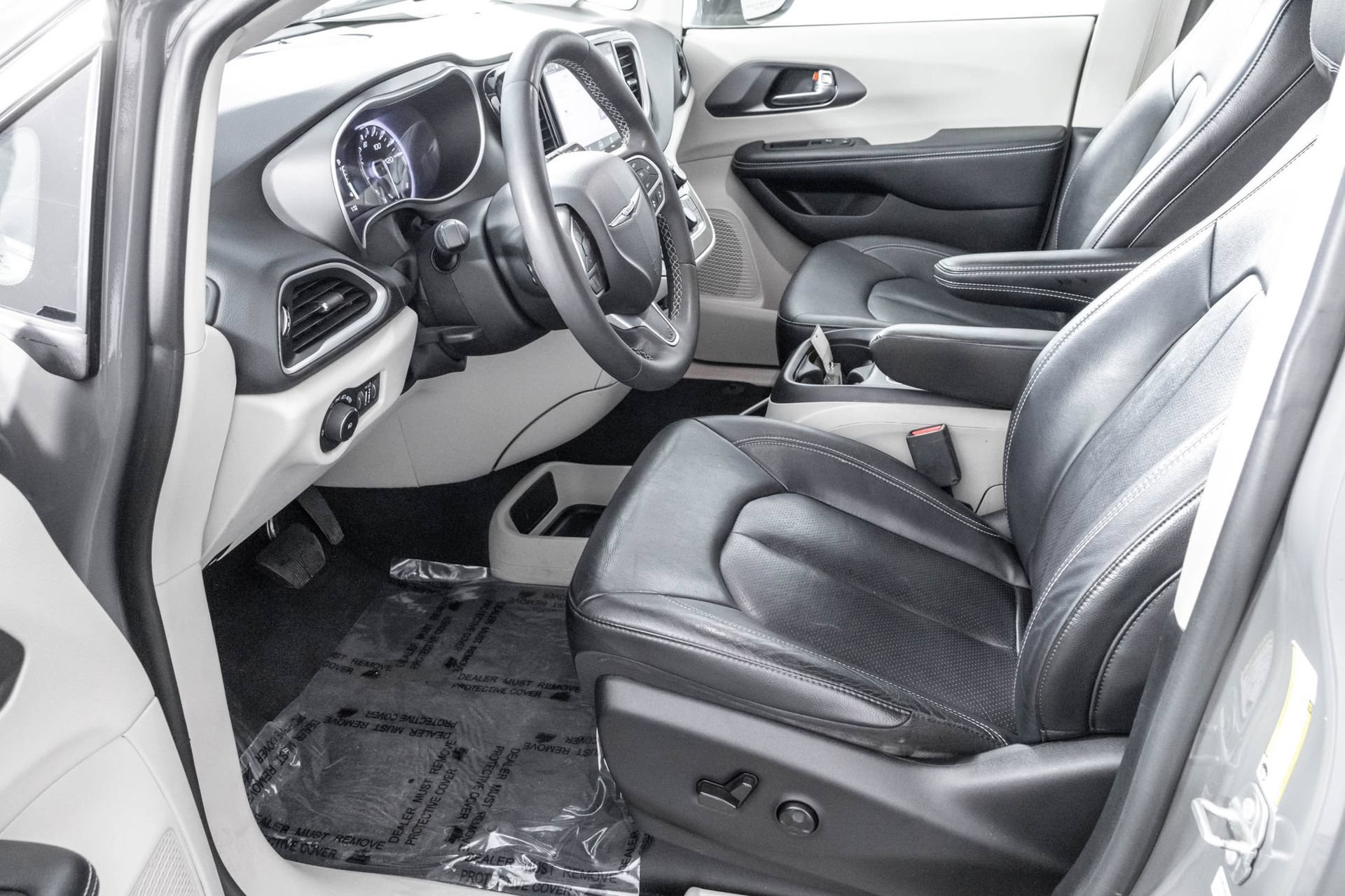 Used 2022 Chrysler Pacifica Touring-L FWD image 6