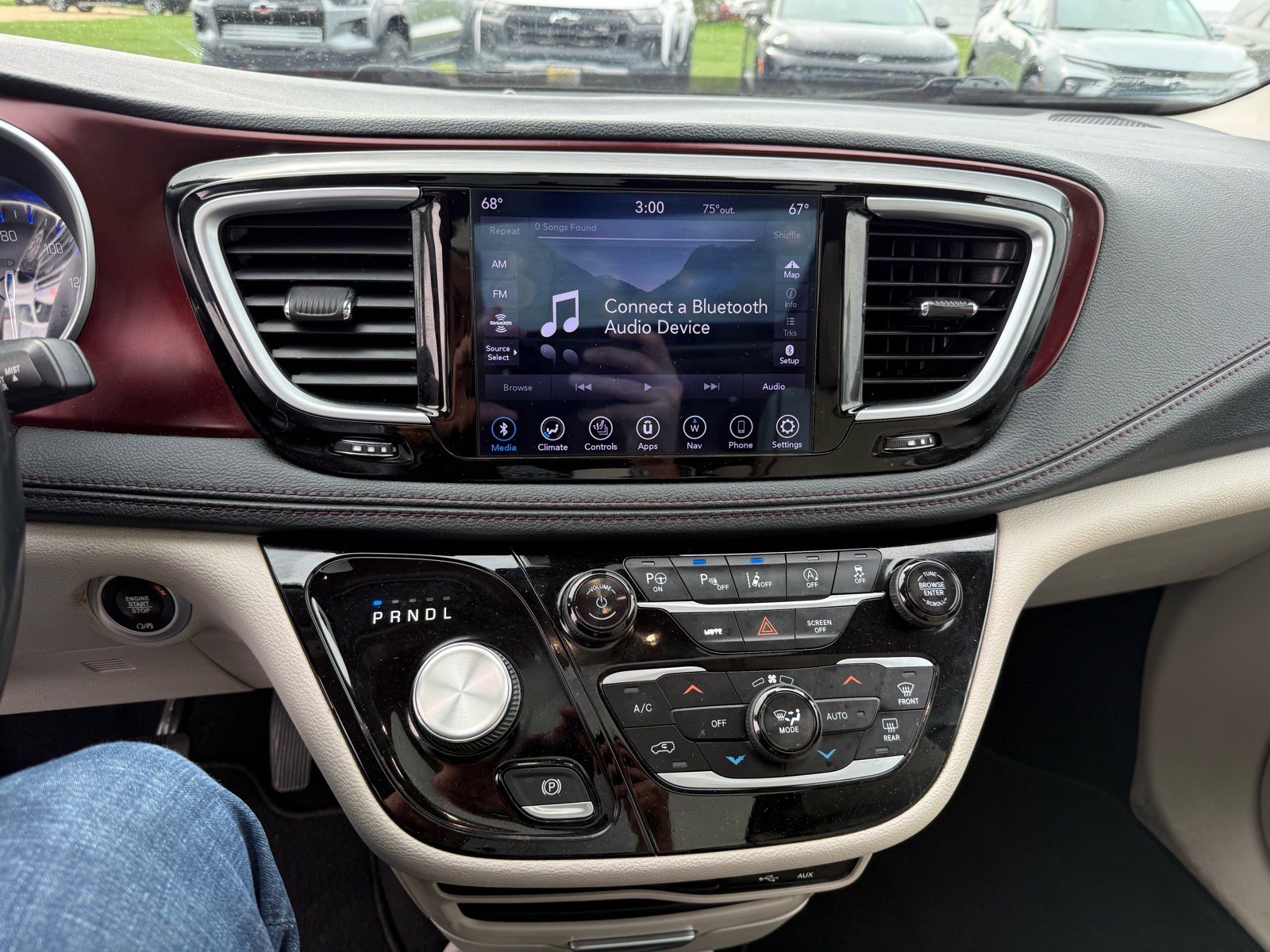 Used 2020 Chrysler Pacifica Limited w/ Advanced Safetytec Group FWD image 24
