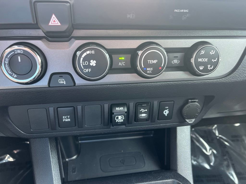 Used 2019 Toyota Tacoma TRD Sport AWD/4WD image 30