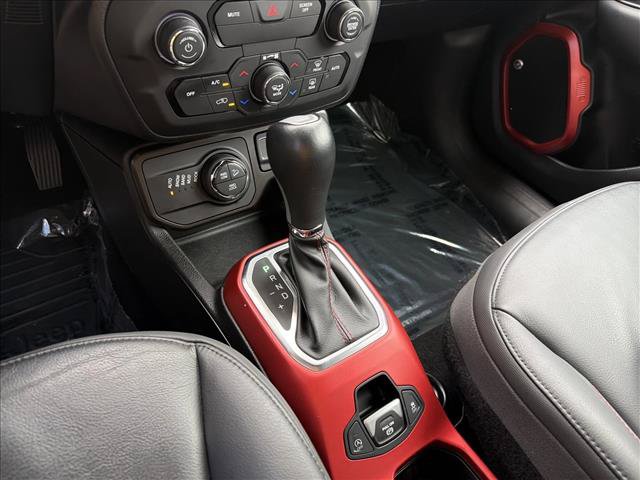 Used 2019 Jeep Renegade Trailhawk AWD/4WD image 21