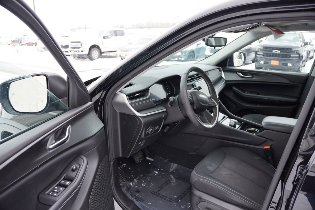 Certified 2023 Jeep Grand Cherokee L Laredo w/ Luxury Tech Group I image 15