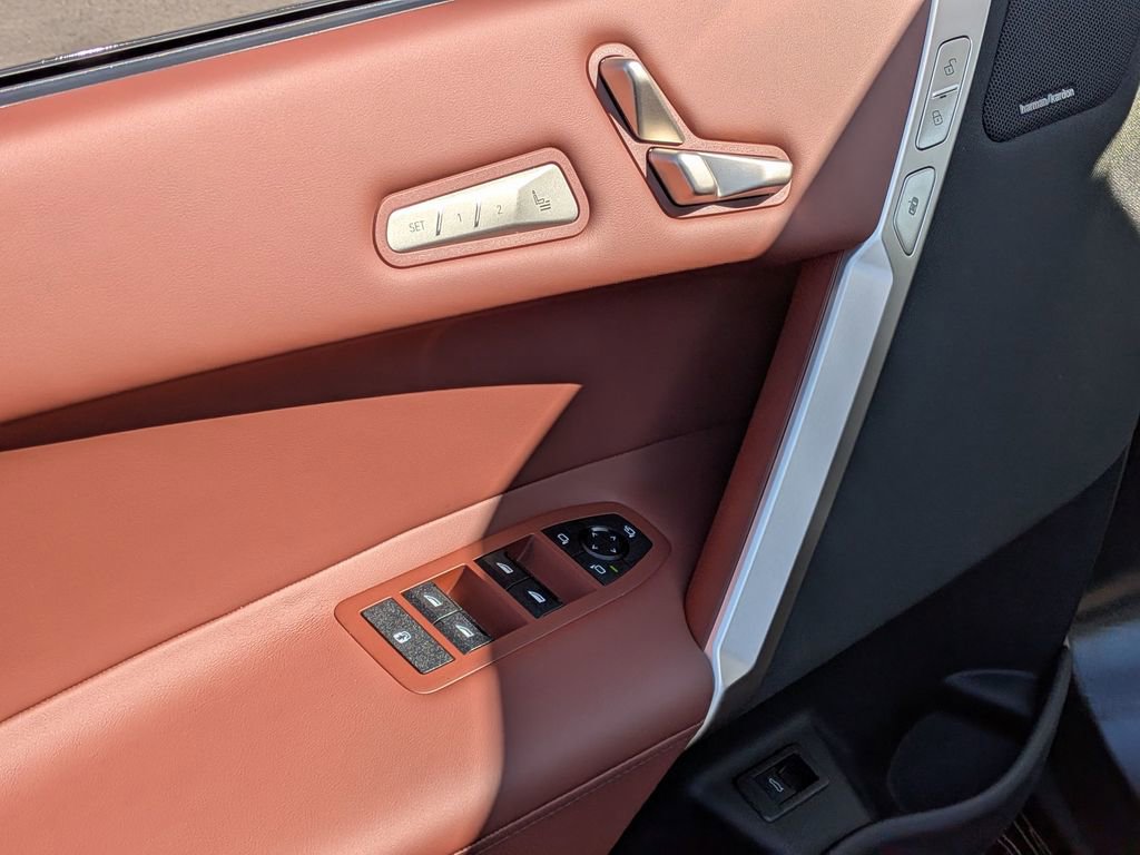 New 2026 BMW iX xDrive60 image 18