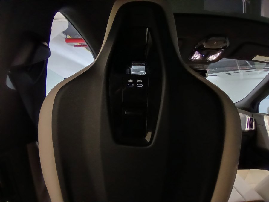 Used 2023 BMW iX xDrive50 w/ Sport Package image 17