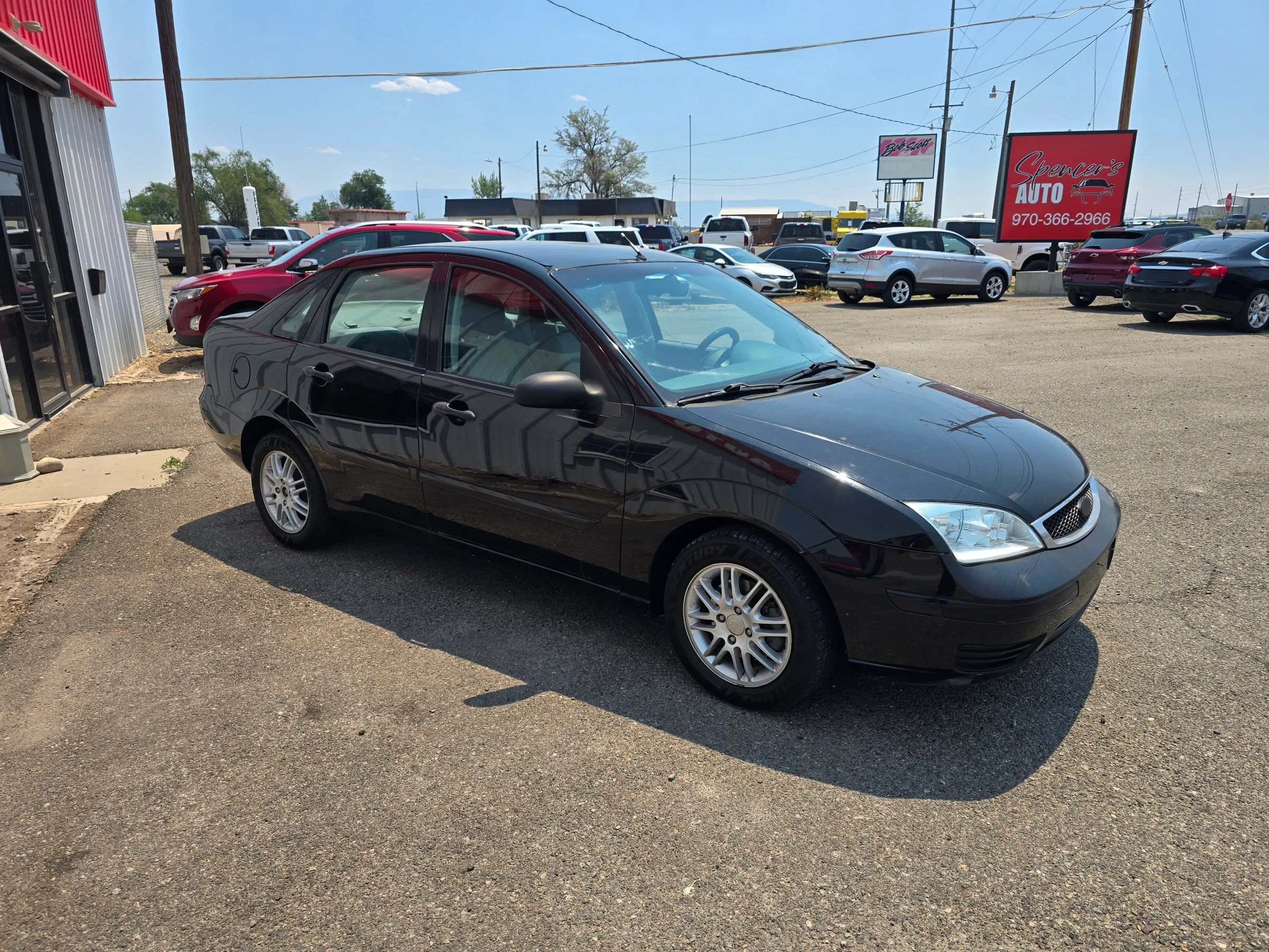 Used 2005 Ford Focus S FWD image 2