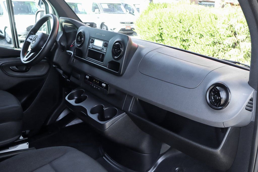 Used 2021 Mercedes-Benz Sprinter 1500 image 31