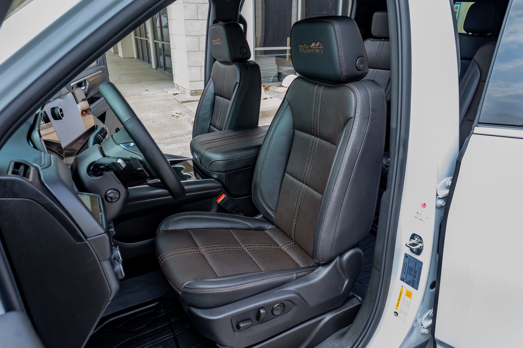 Used 2026 Chevrolet Suburban High Country AWD/4WD image 30