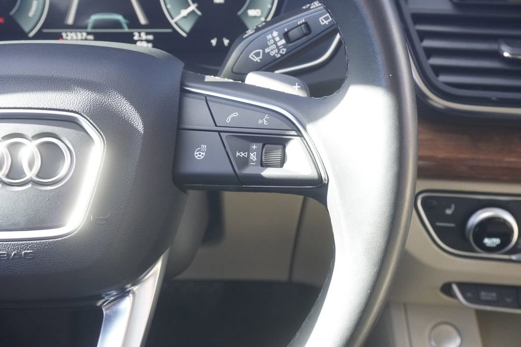 Used 2023 Audi Q5 e Premium w/ Convenience Package image 13