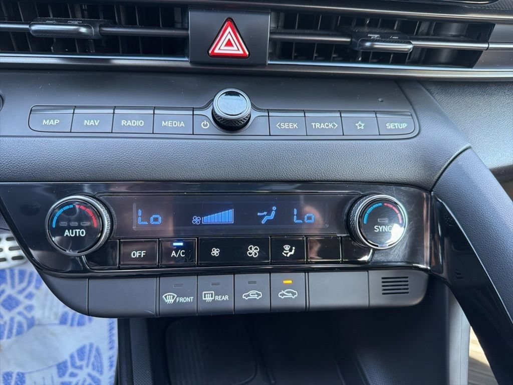 Certified 2025 Hyundai Elantra SEL FWD image 20