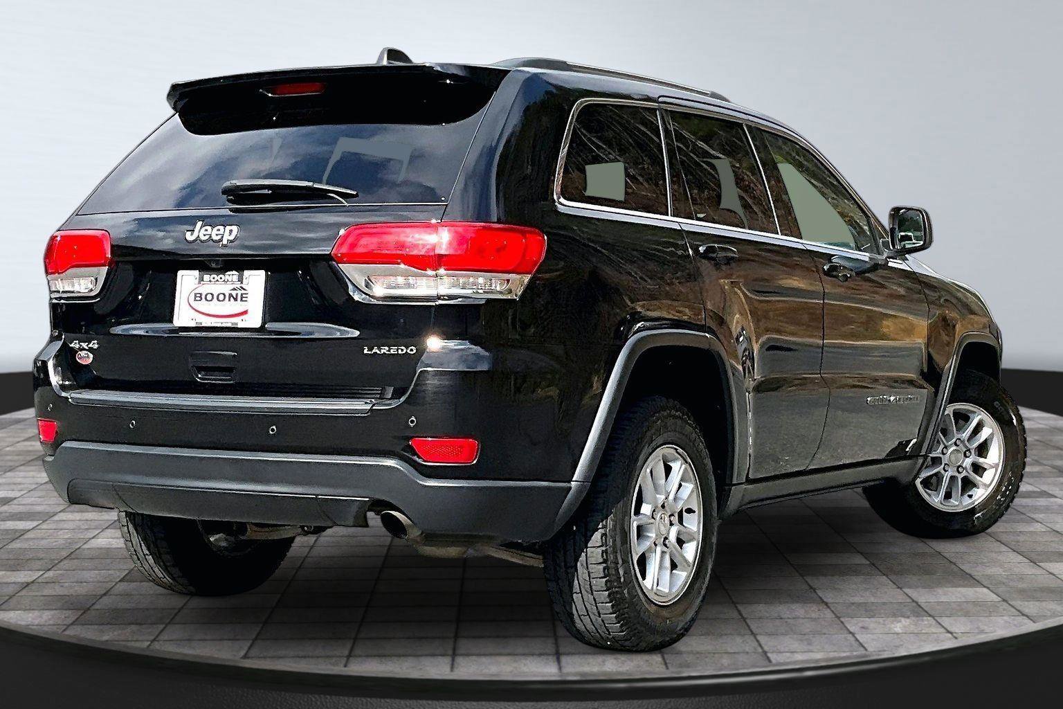 Used 2019 Jeep Grand Cherokee Laredo w/ Security & Convenience Group AWD/4WD image 21