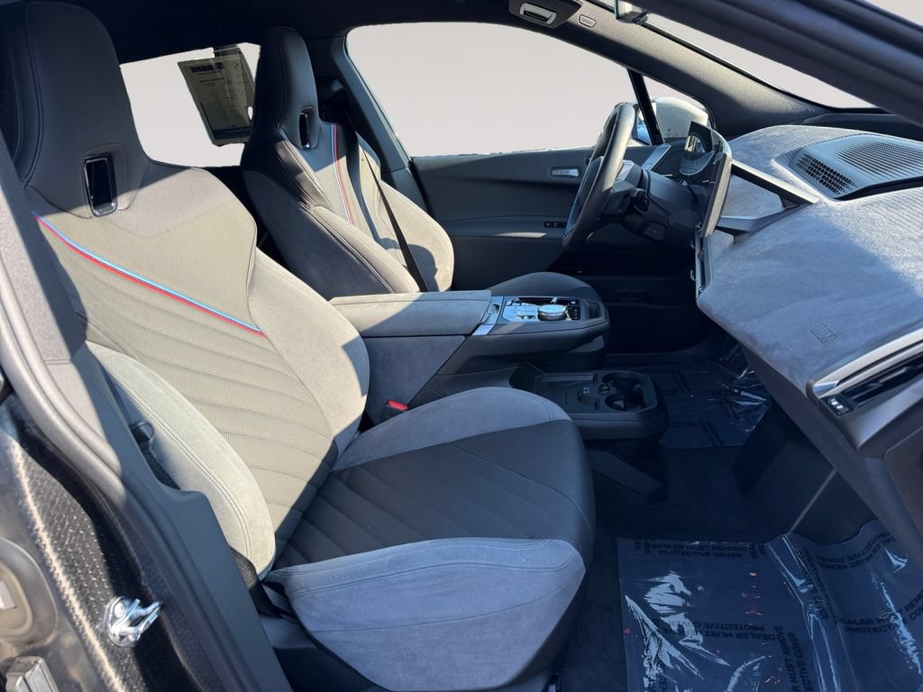 Certified 2026 BMW iX xDrive60 w/ M Sport Package AWD/4WD image 15