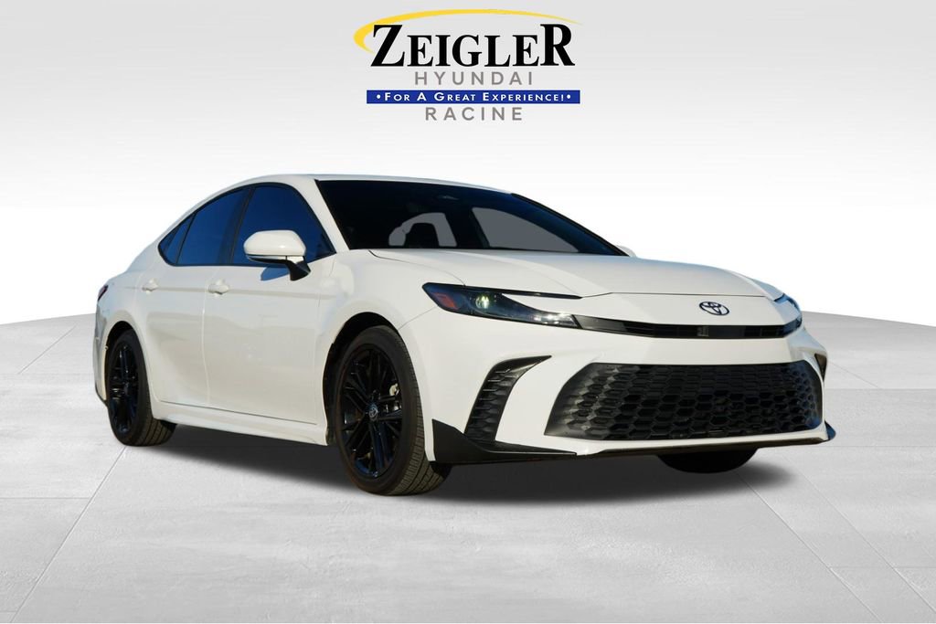 Used 2025 Toyota Camry SE w/ Convenience Package image 1