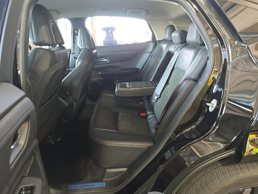 Used 2023 Nissan Ariya AWD image 12