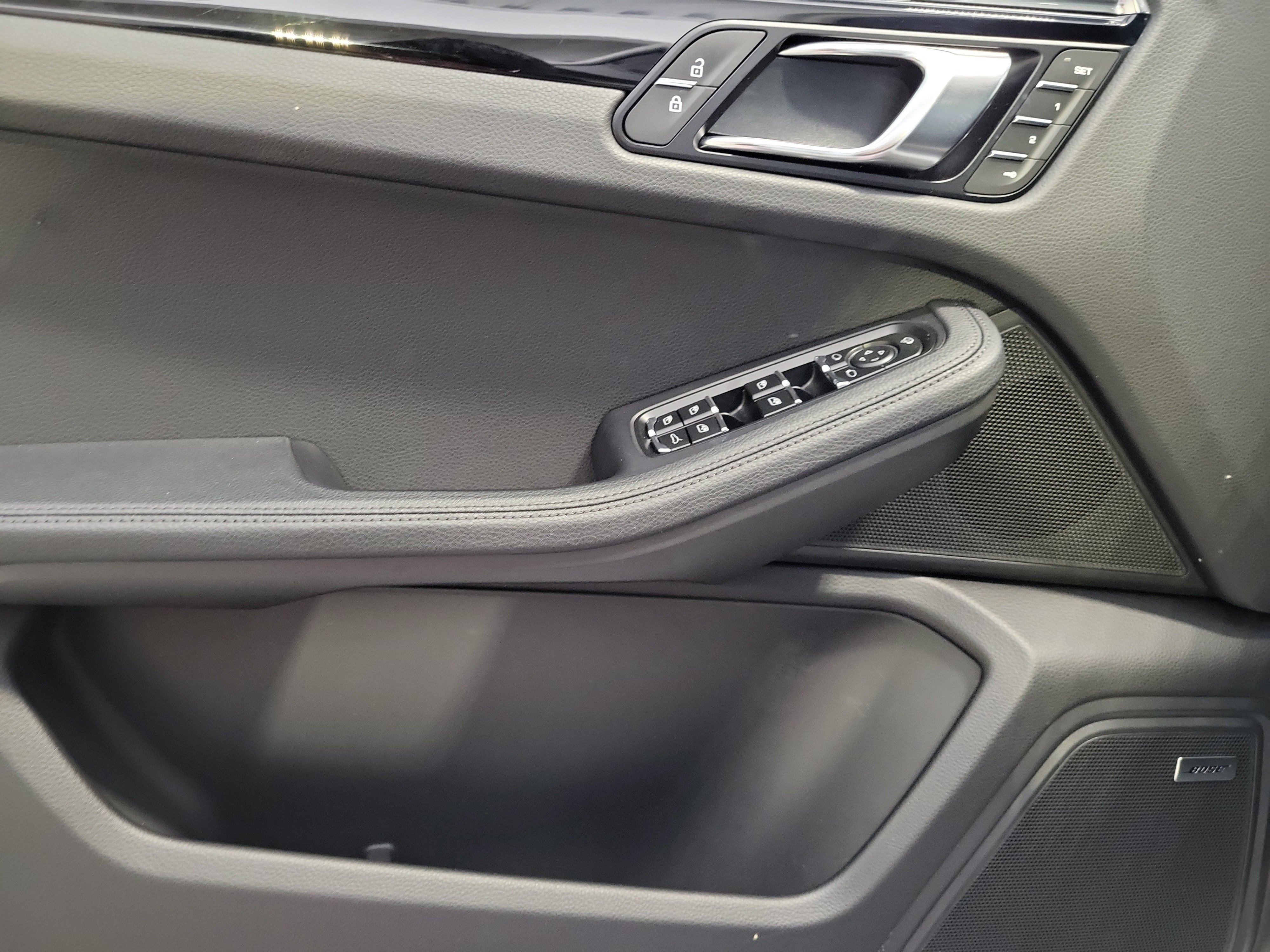 Certified 2026 Porsche Macan AWD/4WD image 17