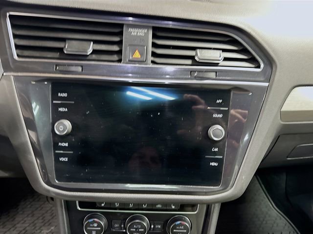 Used 2021 Volkswagen Tiguan SE w/ Panoramic Sunroof Package image 12