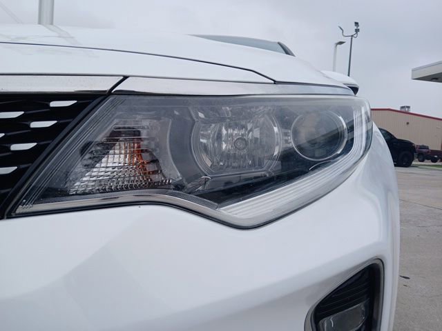 Used 2018 Kia Optima S w/ 18" Alloy Wheels Package FWD image 4