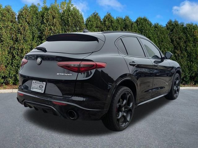 Used 2023 Alfa Romeo Stelvio Veloce image 4