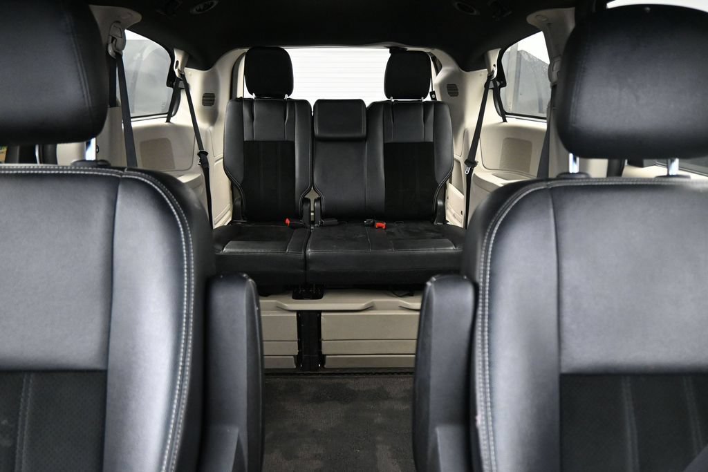 Used 2015 Dodge Grand Caravan SXT FWD image 23