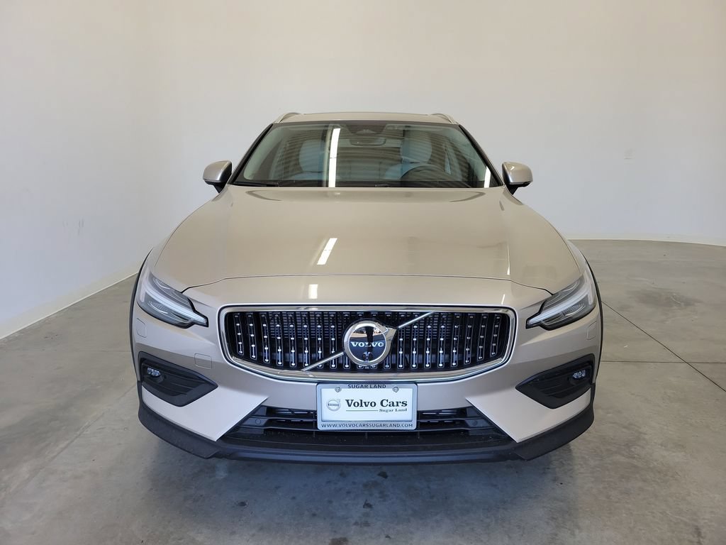 New 2026 Volvo V60 B5 Cross Country Ultra w/ Protection Package Premier AWD/4WD image 2
