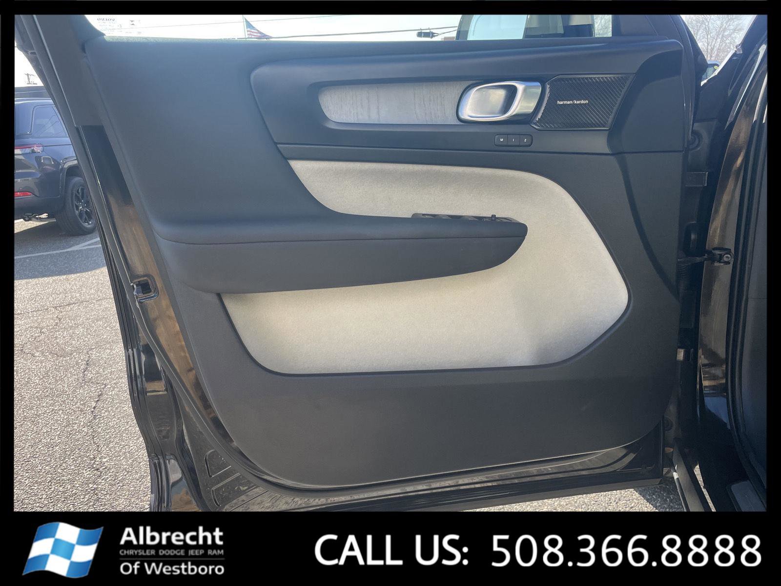 Used 2024 Volvo XC40 B5 Ultimate w/ Climate Package AWD/4WD image 11