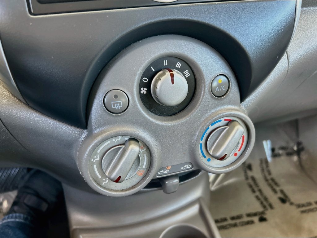 Used 2012 Nissan Versa SV FWD image 14