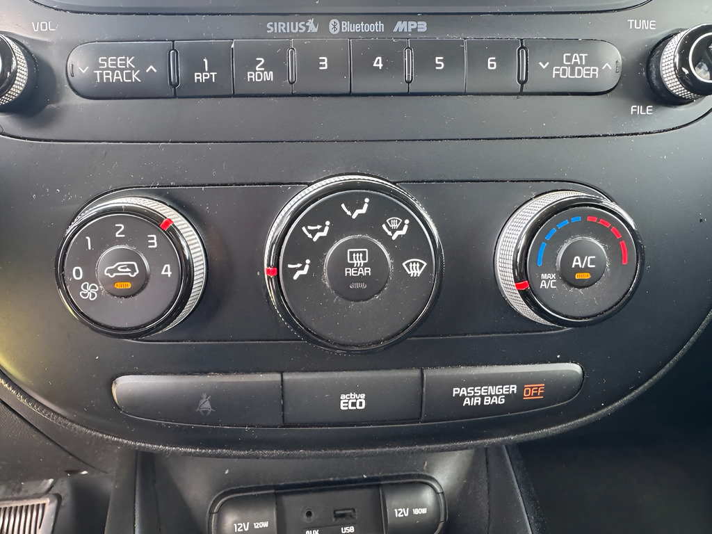 Used 2015 Kia Soul + FWD image 25