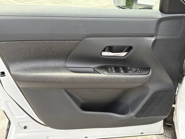 Certified 2025 Nissan Kicks SV AWD/4WD image 12