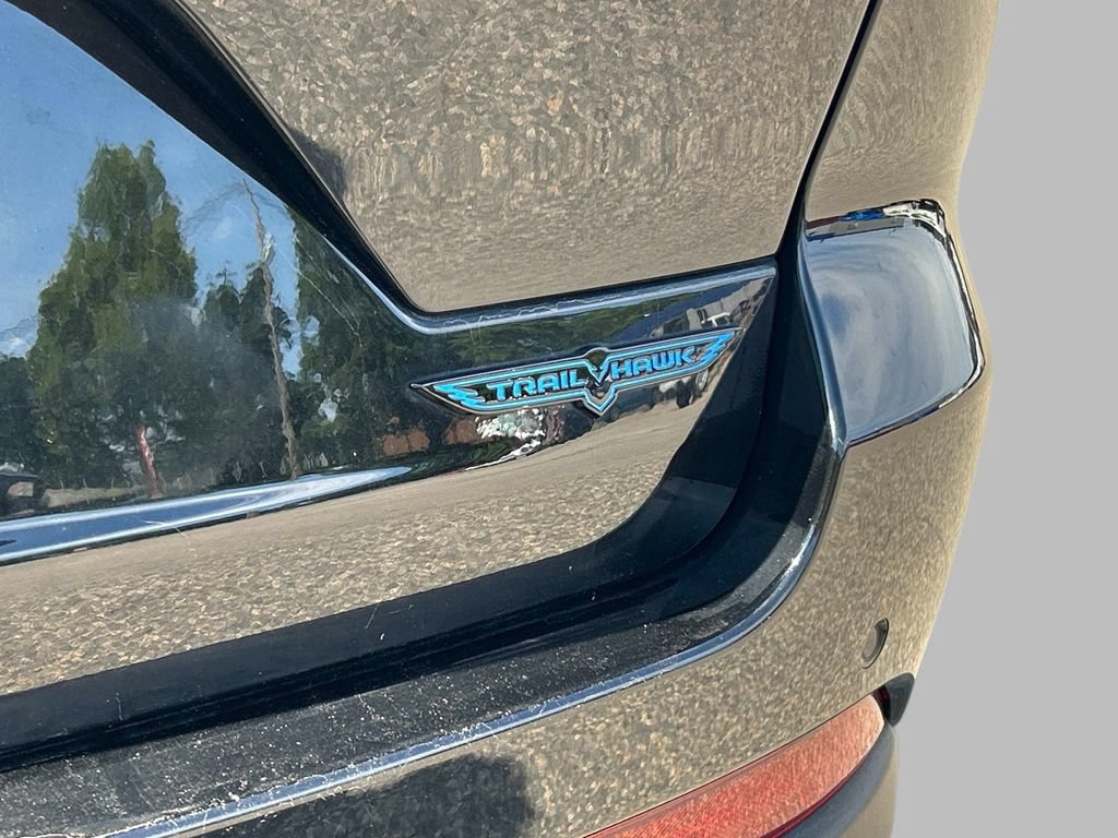 Certified 2022 Jeep Grand Cherokee Trailhawk w/ Luxury Tech Group III AWD/4WD image 14