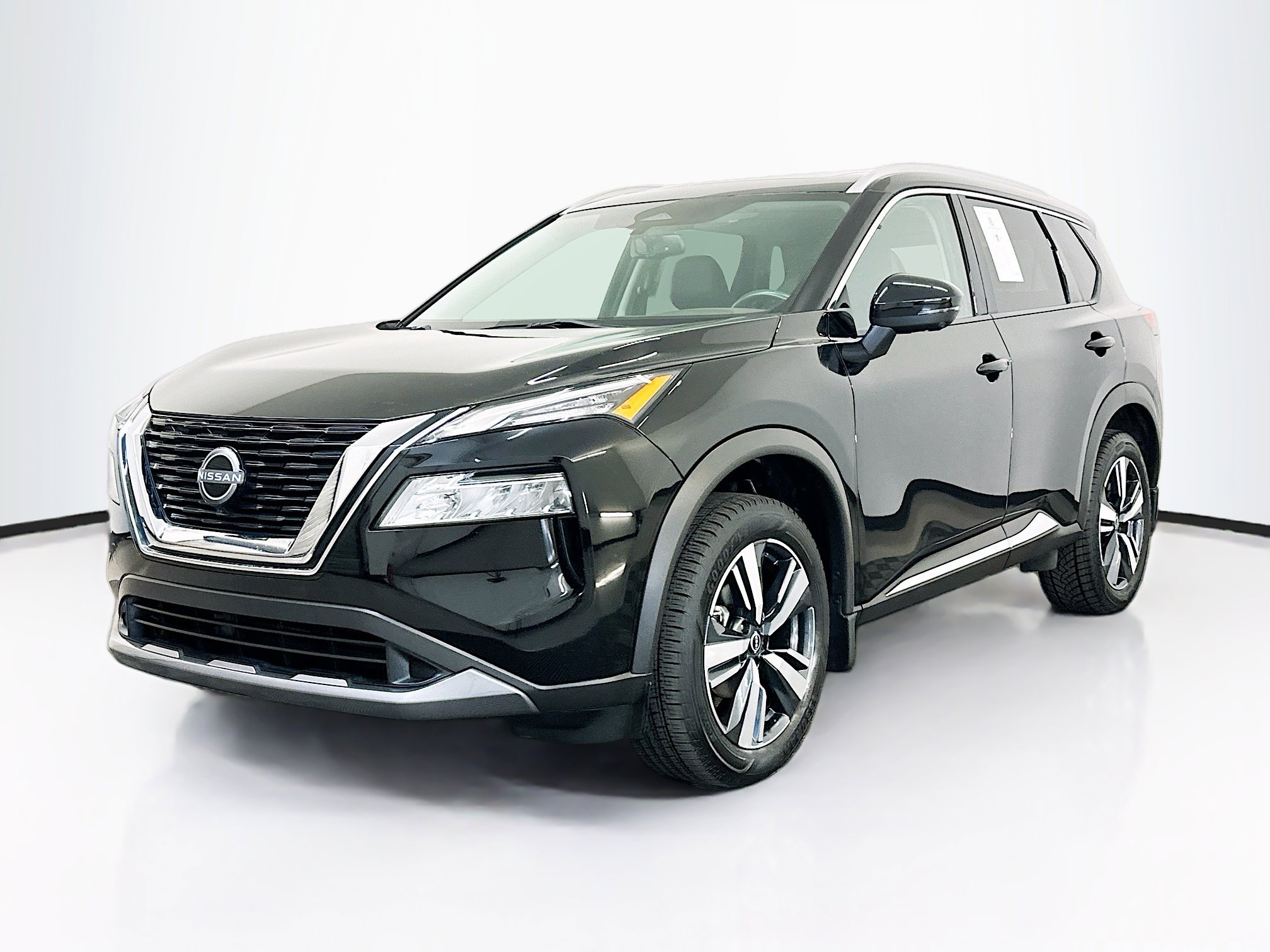 Used 2023 Nissan Rogue SL image 3