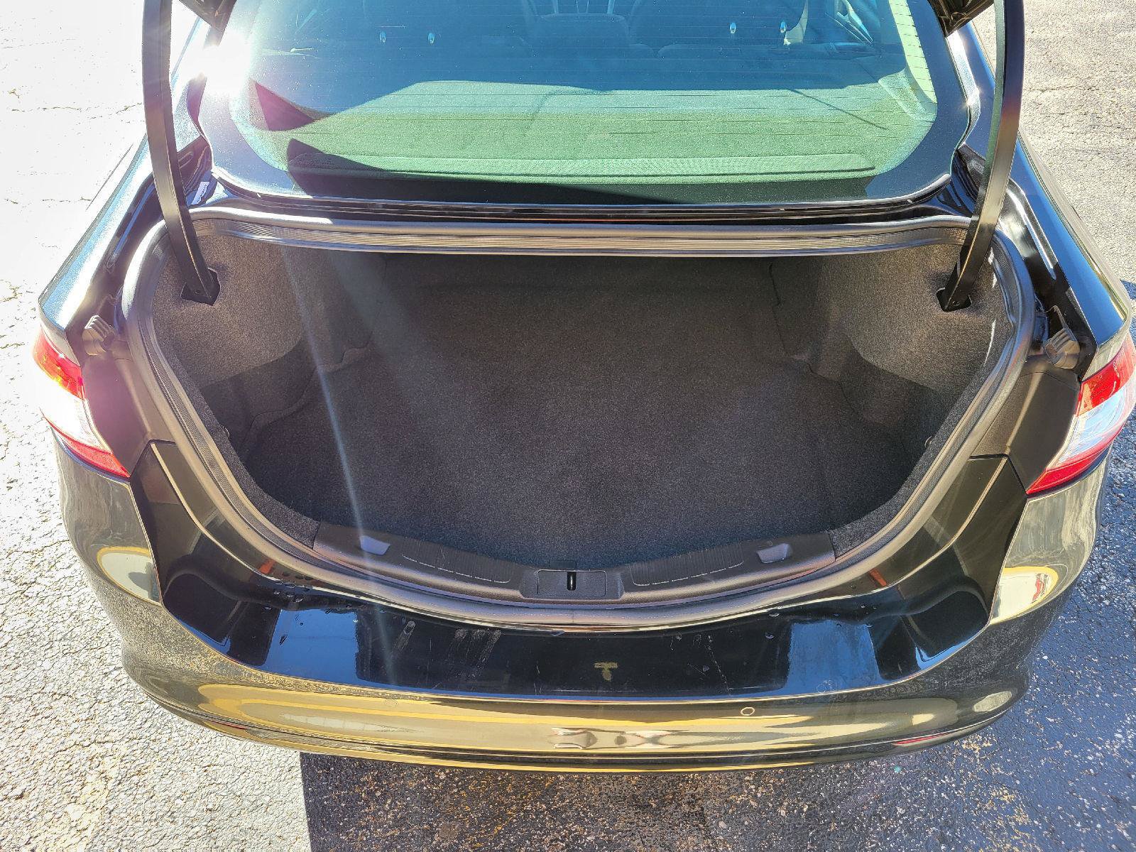 Used 2014 Ford Fusion SE w/ Equipment Group 202A FWD image 27