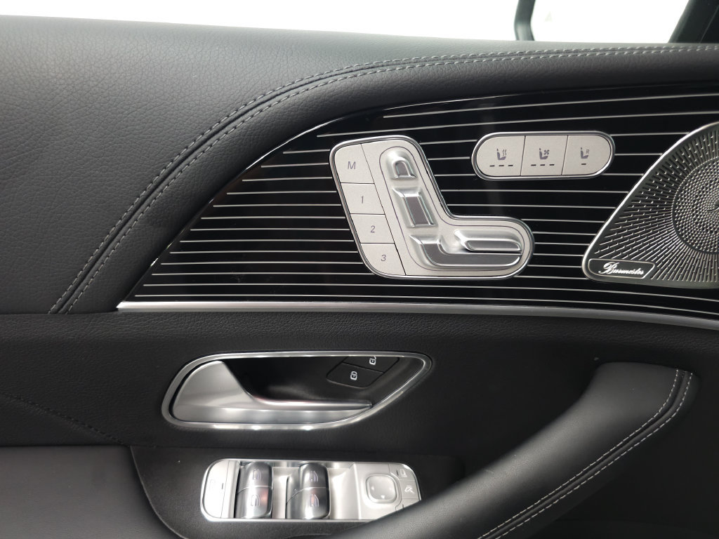 Certified 2025 Mercedes-Benz GLS 450 4MATIC image 6