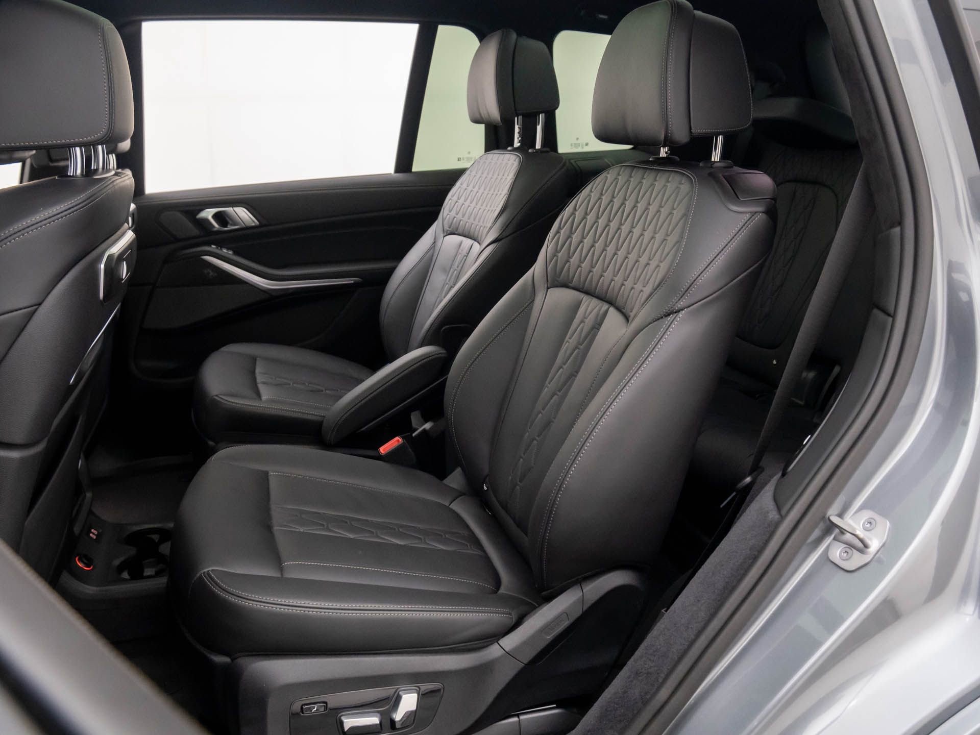 Certified 2024 BMW X7 M60i w/ Climate Comfort Package image 18