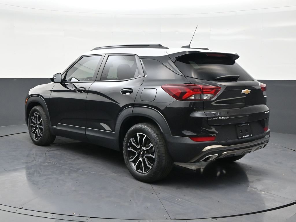 Used 2023 Chevrolet TrailBlazer ACTIV w/ Sun and Liftgate Package image 3